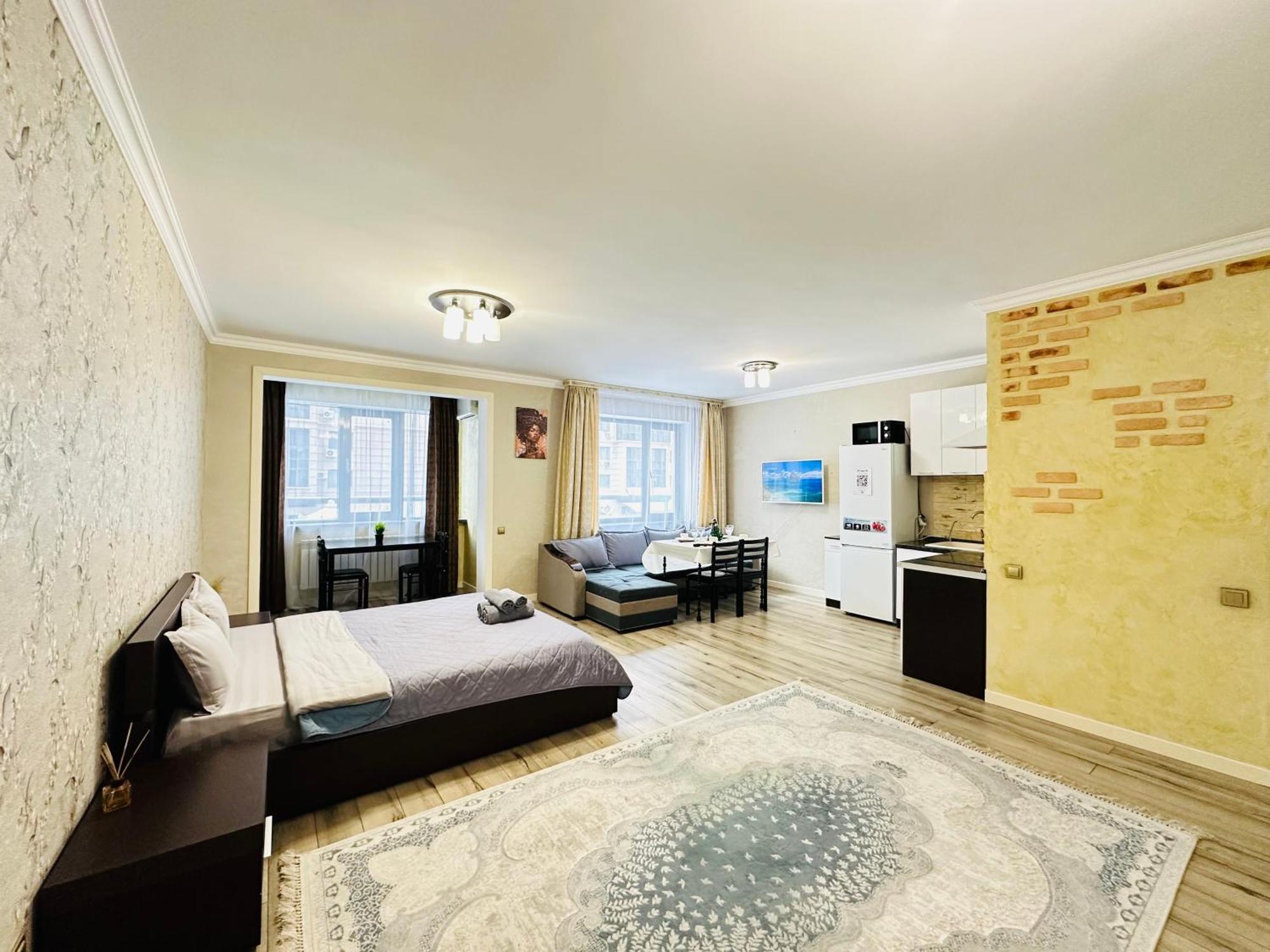 Vostochnyi Park Apartament In The Center Of Almaty Apartment ภายนอก รูปภาพ