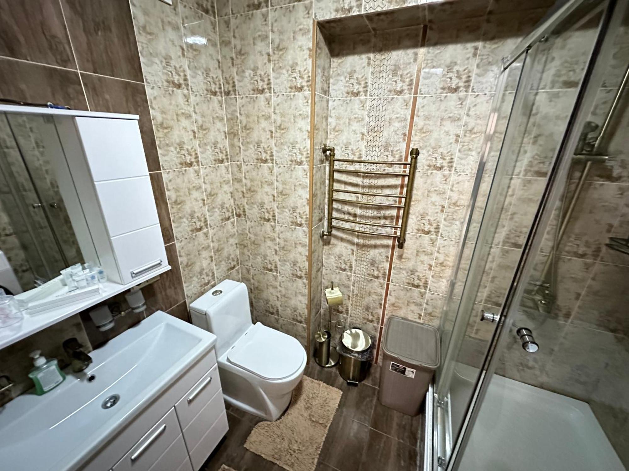 Vostochnyi Park Apartament In The Center Of Almaty Apartment ภายนอก รูปภาพ