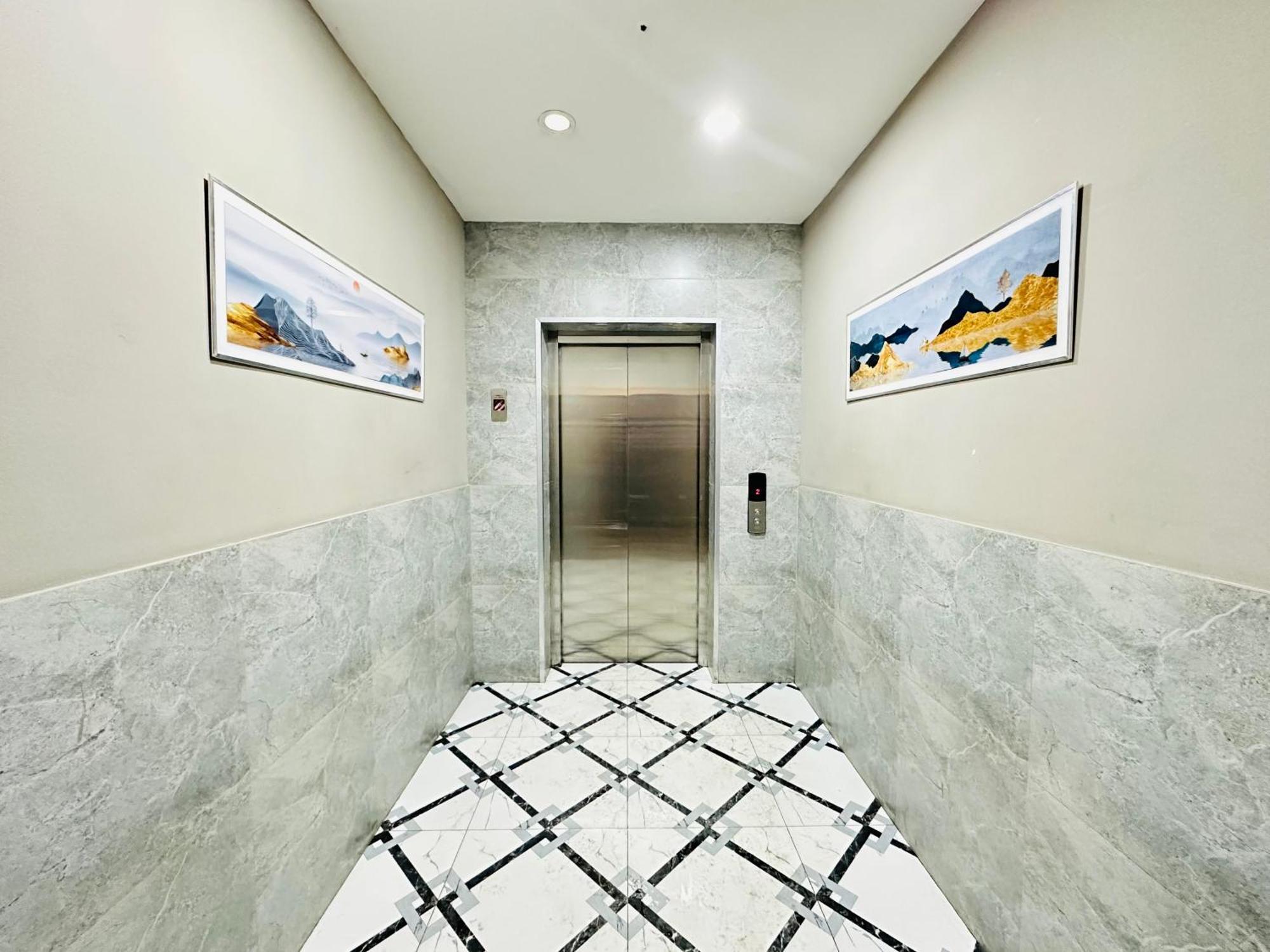 Vostochnyi Park Apartament In The Center Of Almaty Apartment ภายนอก รูปภาพ
